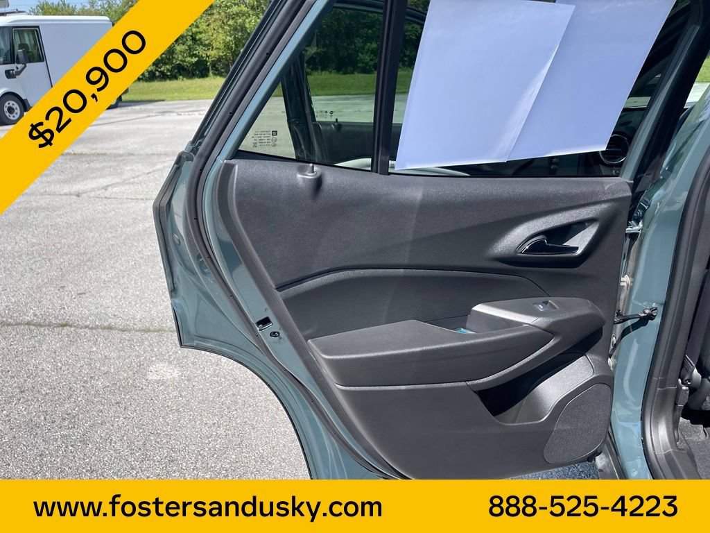 Used 2025 Chevrolet Trax LT w/ Driver Confidence Package FWD image 16