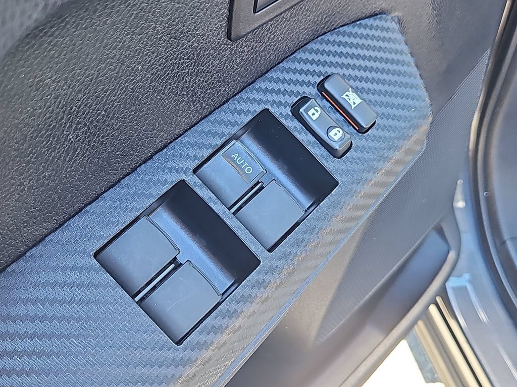 Used 2013 Toyota RAV4 Limited AWD/4WD image 25