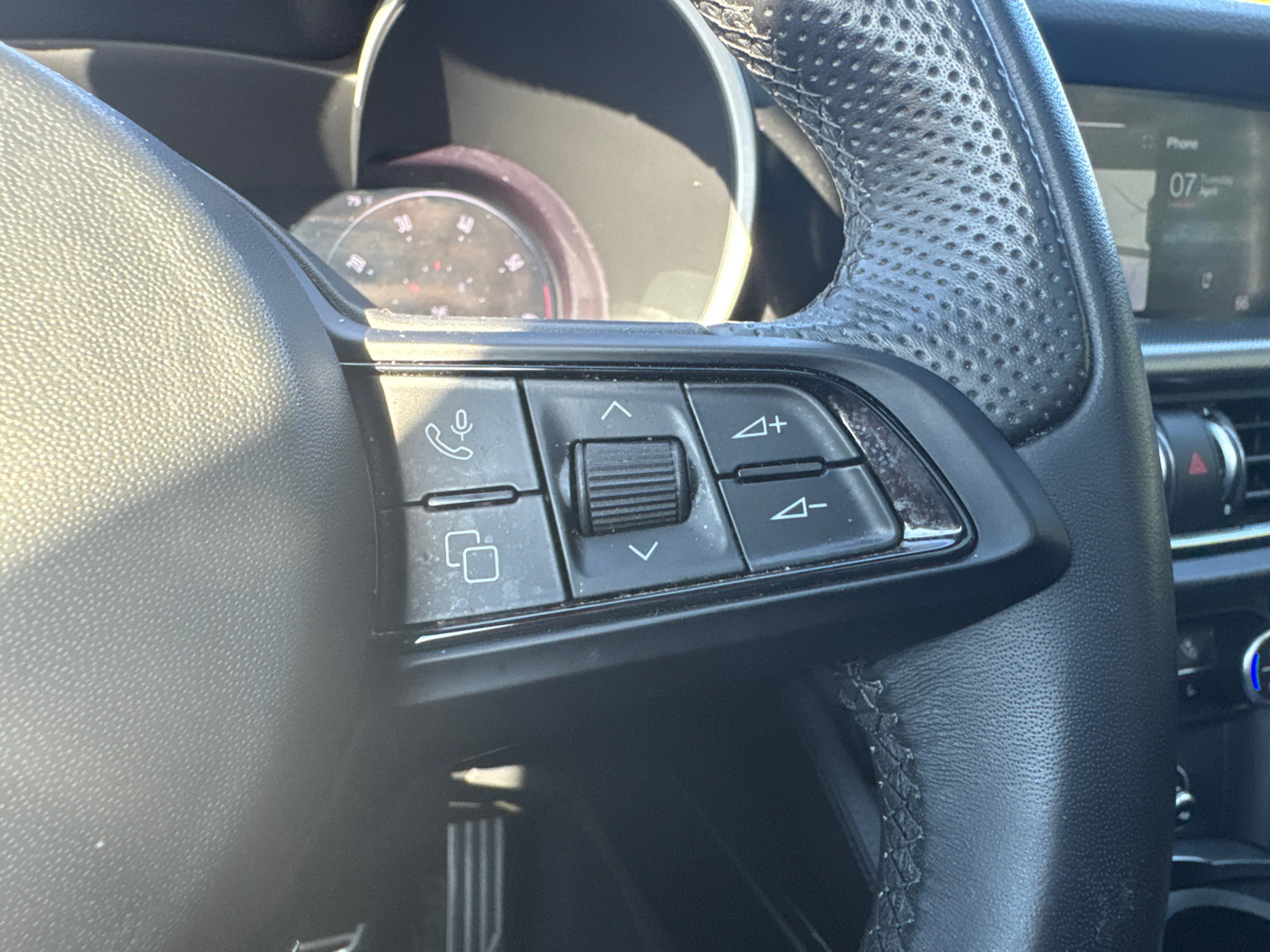 Used 2024 Alfa Romeo Stelvio Ti image 34