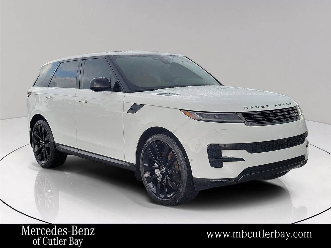 Used 2025 Land Rover Range Rover Sport SE image 1