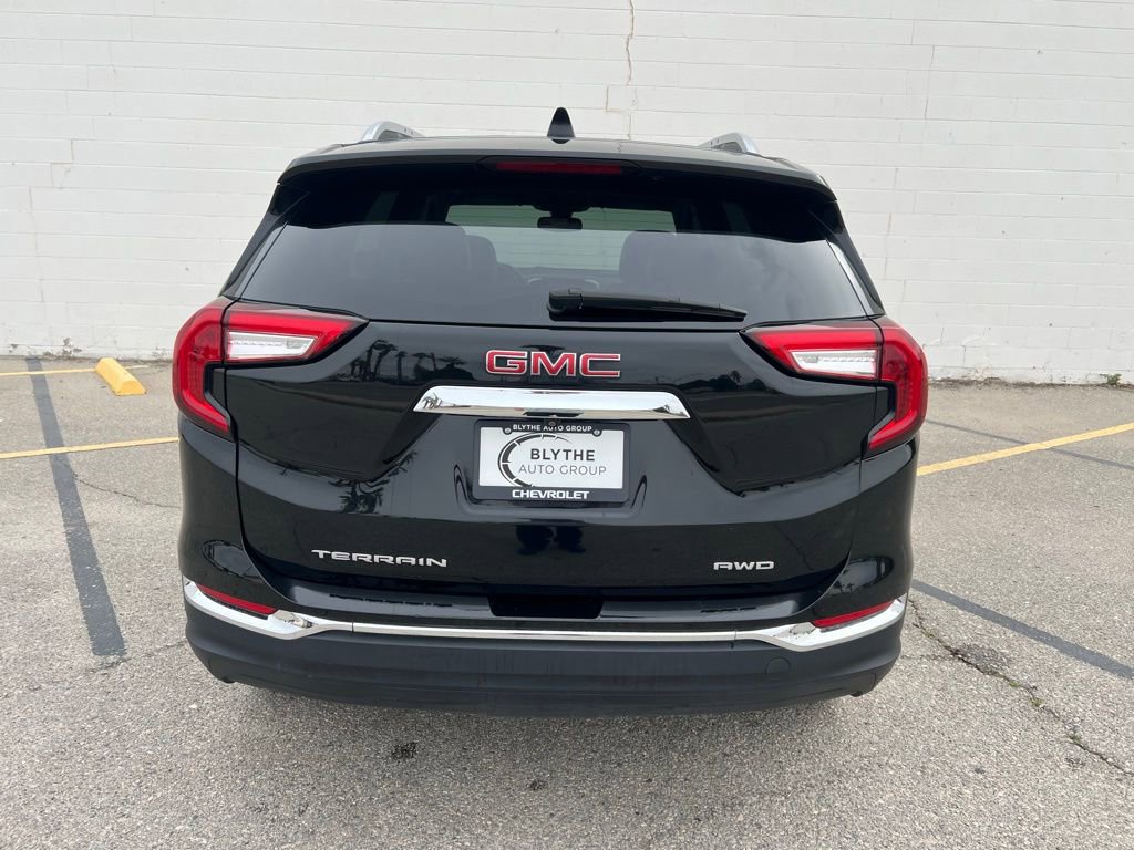 Used 2024 GMC Terrain SLT image 4