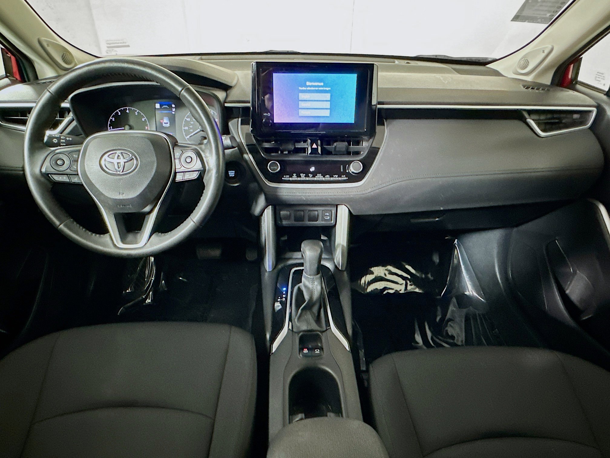 Used 2024 Toyota Corolla Cross LE w/ Moonroof Package image 27