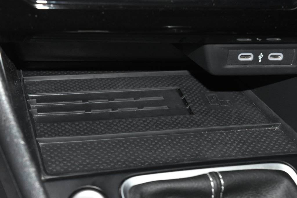 Used 2025 Volkswagen Jetta SE FWD image 16