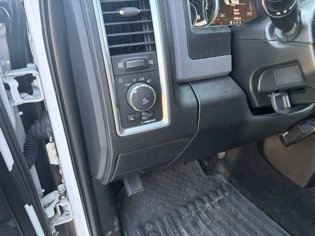 Used 2017 RAM 1500 Classic SLT w/ SLT Plus D←cor Group AWD/4WD image 19
