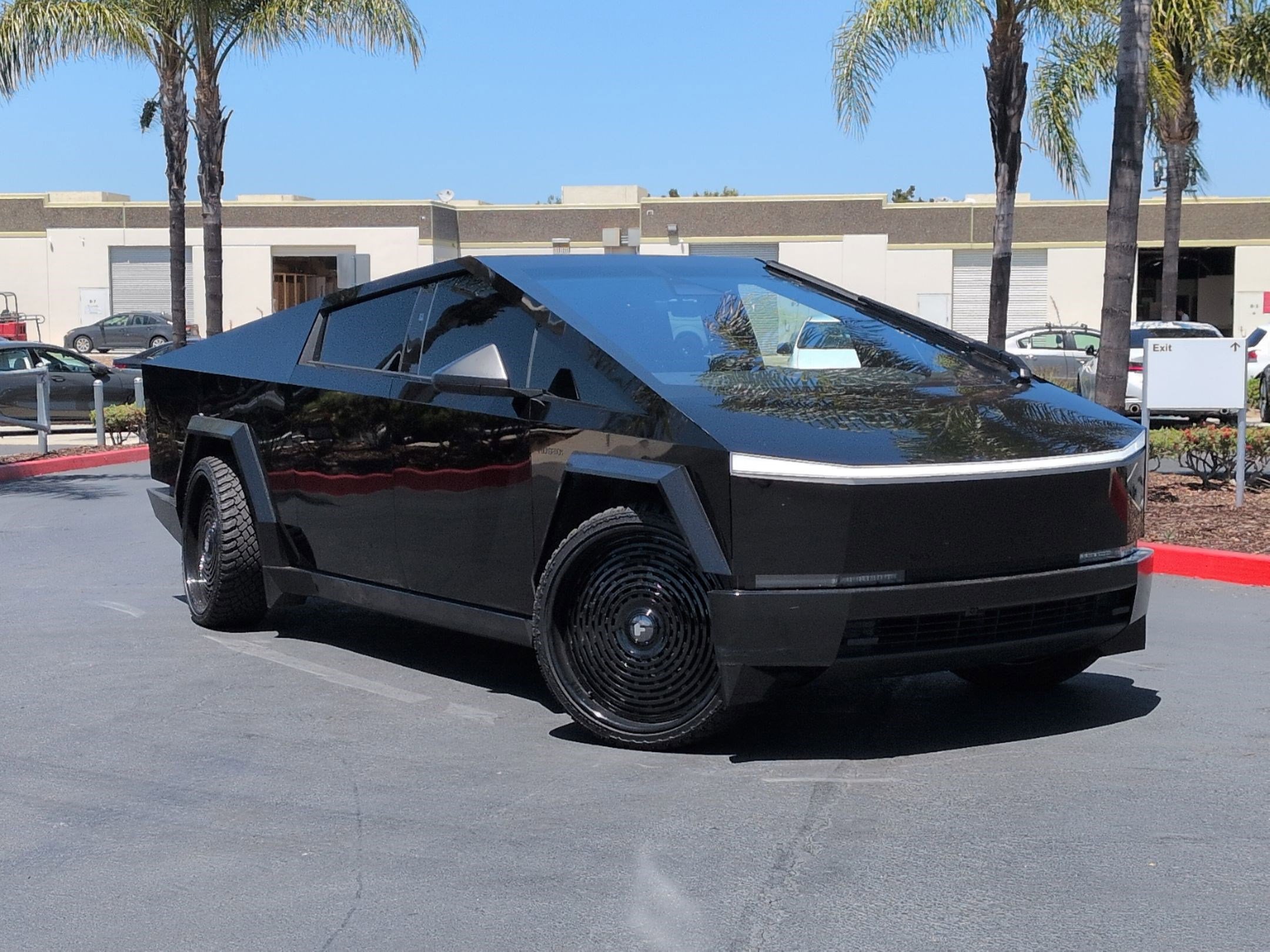 Used 2024 Tesla Cybertruck Cyberbeast AWD/4WD image 2