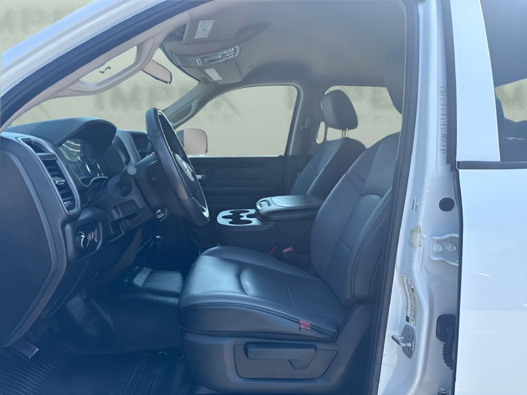 Used 2019 RAM 4500 Tradesman w/ Chrome Appearance Group RWD image 9