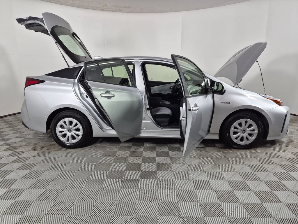 Used 2022 Toyota Prius LE FWD image 9
