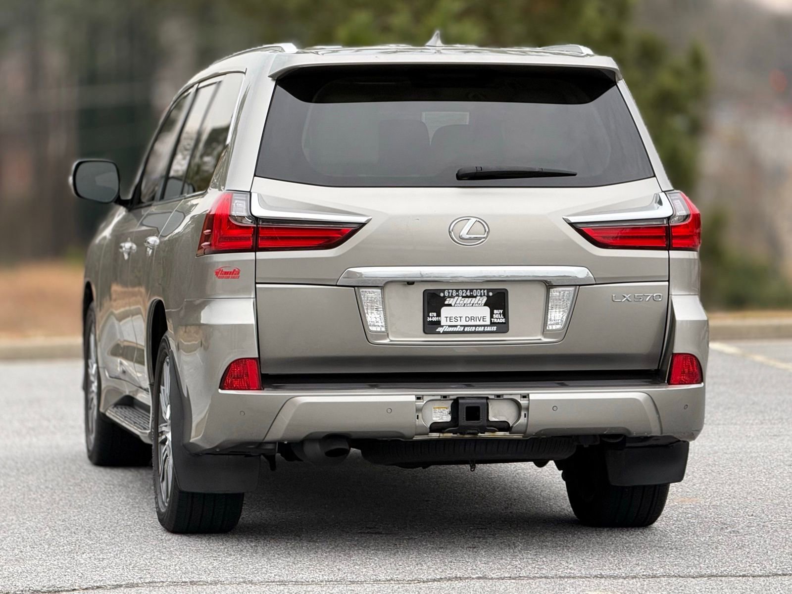 Used 2016 Lexus LX 570 4WD w/ Luxury Package image 4