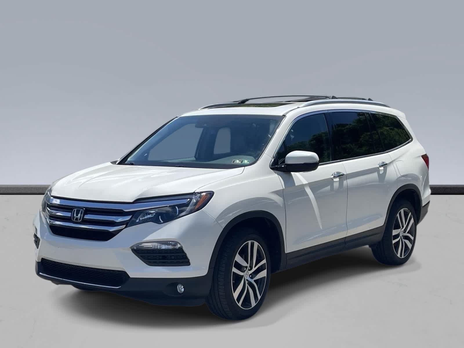 Used 2016 Honda Pilot Touring image 1
