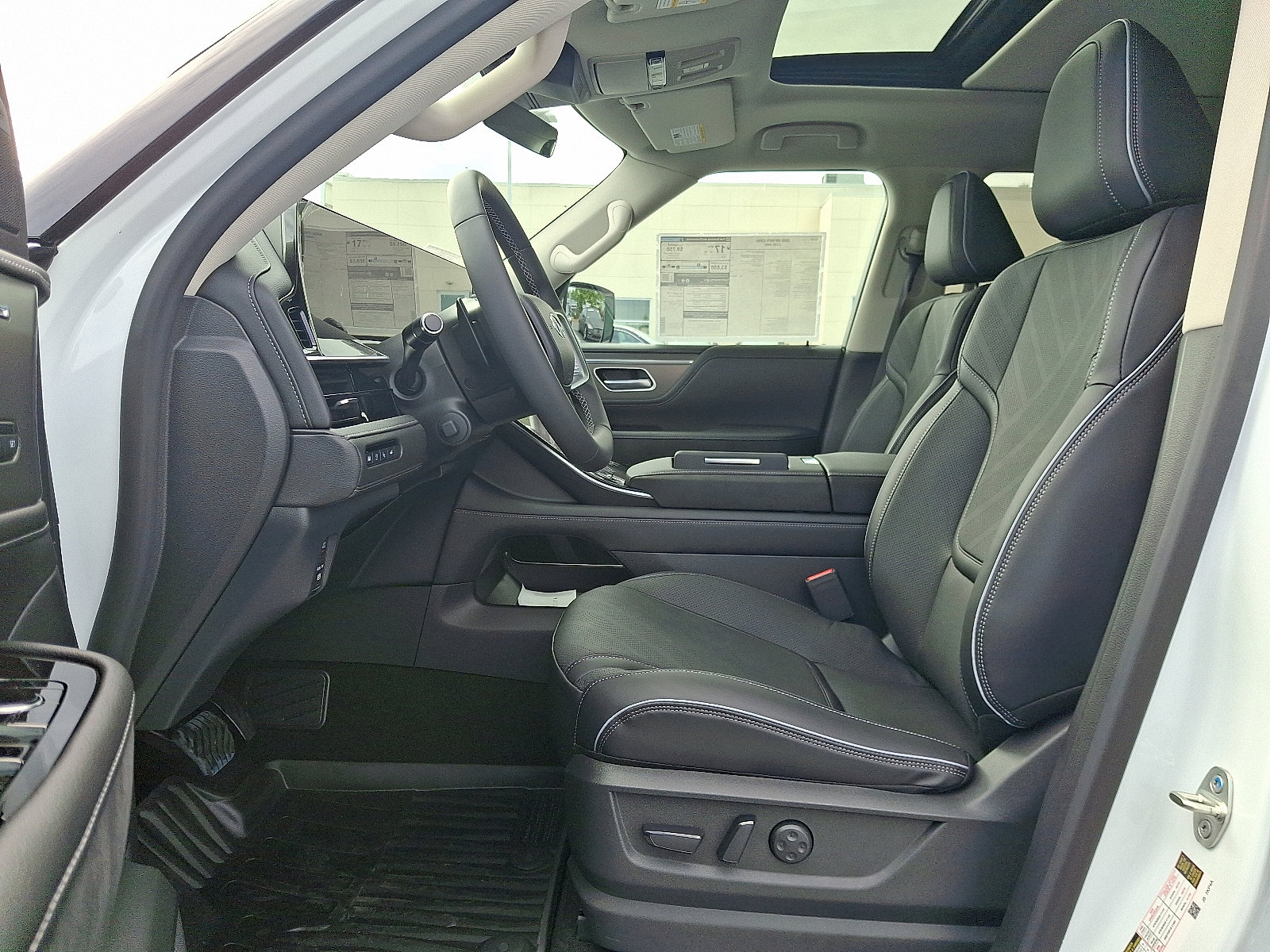 New 2026 INFINITI QX80 Luxe image 9