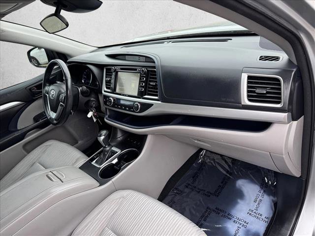 Used 2018 Toyota Highlander Plus AWD/4WD image 21