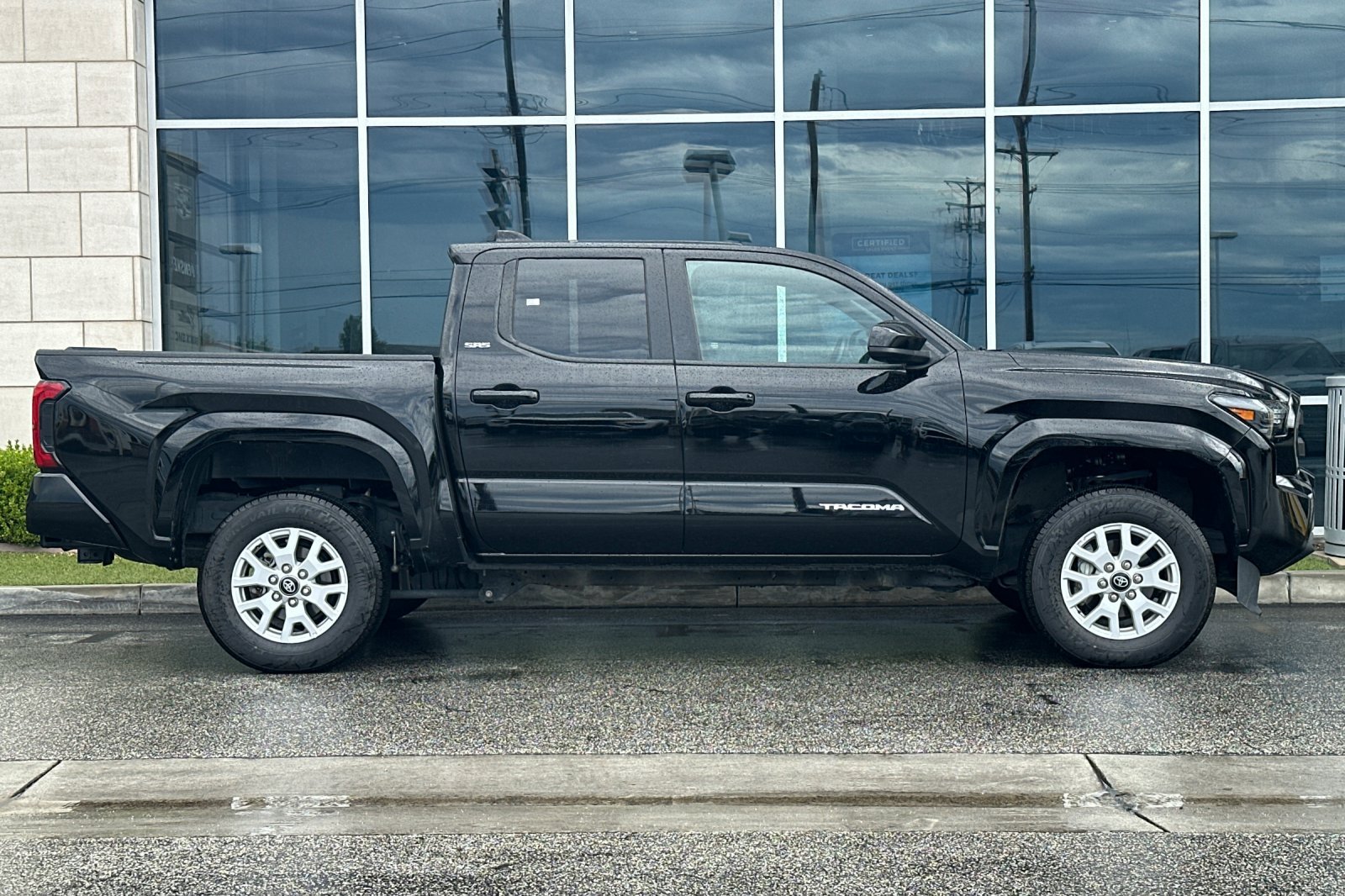 Used 2024 Toyota Tacoma SR5 AWD/4WD image 3