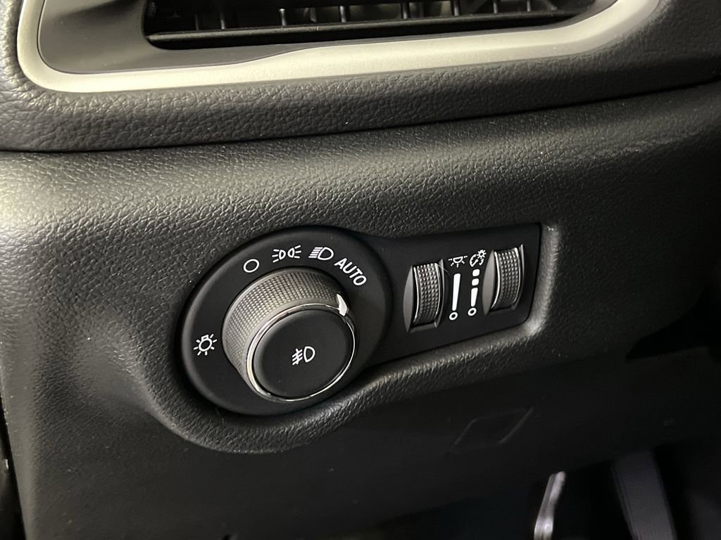 New 2026 Chrysler Pacifica Select image 14