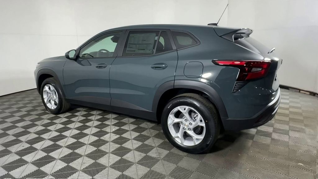 New 2026 Chevrolet Trax LS w/ LS Convenience Package FWD image 6