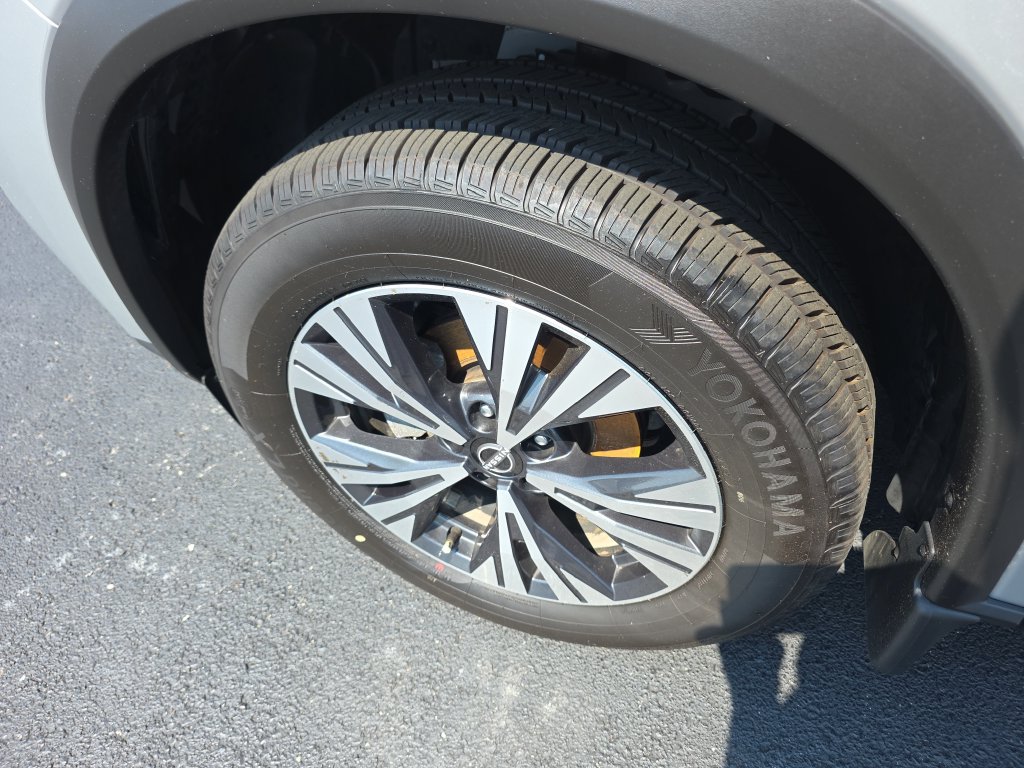 Used 2023 Nissan Rogue SV AWD/4WD image 11