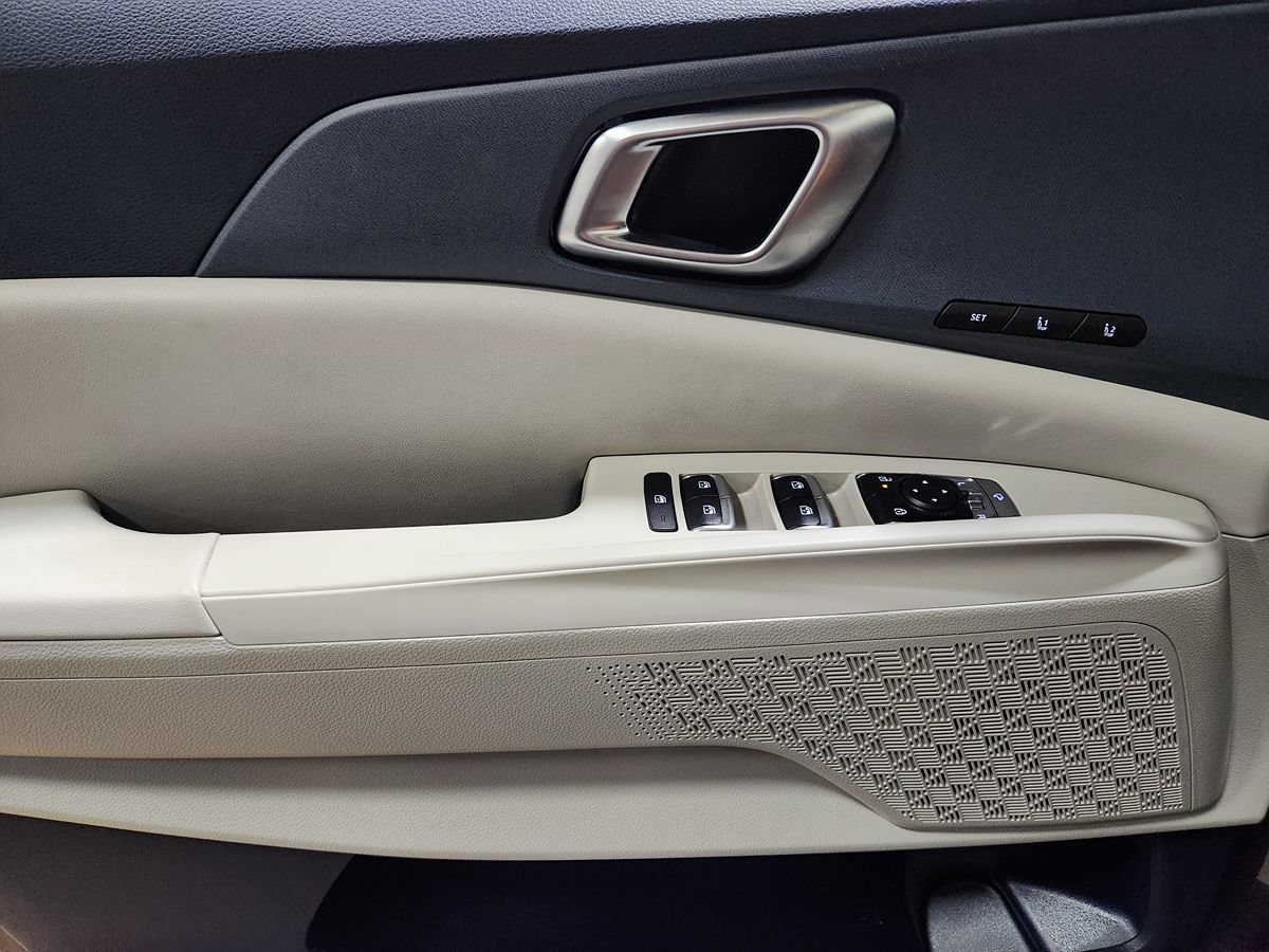 Used 2025 Kia Carnival SX FWD image 42