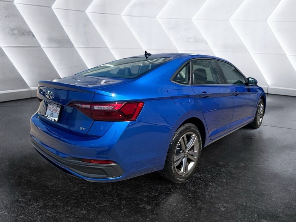 Used 2023 Volkswagen Jetta SE image 4