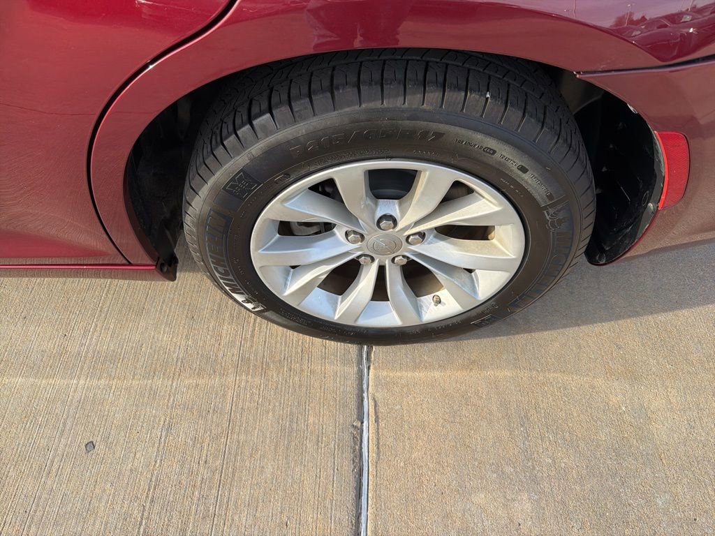 Used 2023 Chrysler 300 Touring image 9