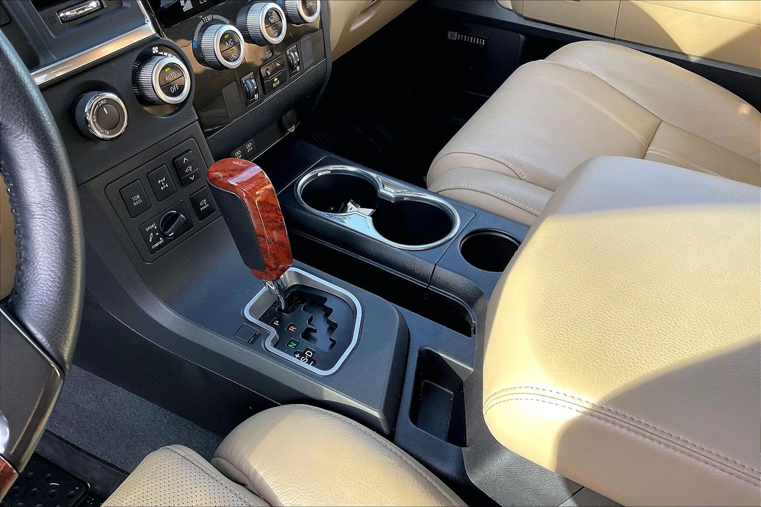 Used 2021 Toyota Sequoia Platinum AWD/4WD image 17