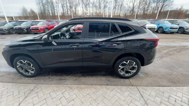 Certified 2025 Chevrolet Trax LT w/ LT Convenience Package image 5