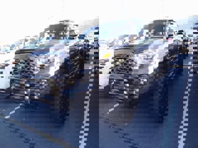 Used 2020 Toyota Tacoma TRD Off-Road image 1