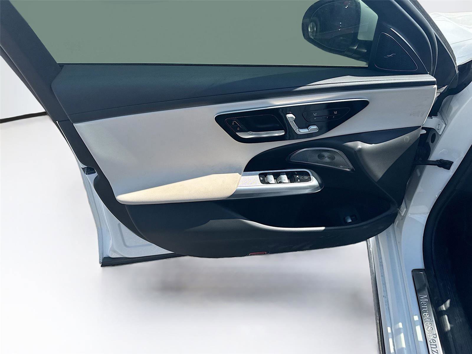 Used 2024 Mercedes-Benz E 350 4MATIC Sedan image 9