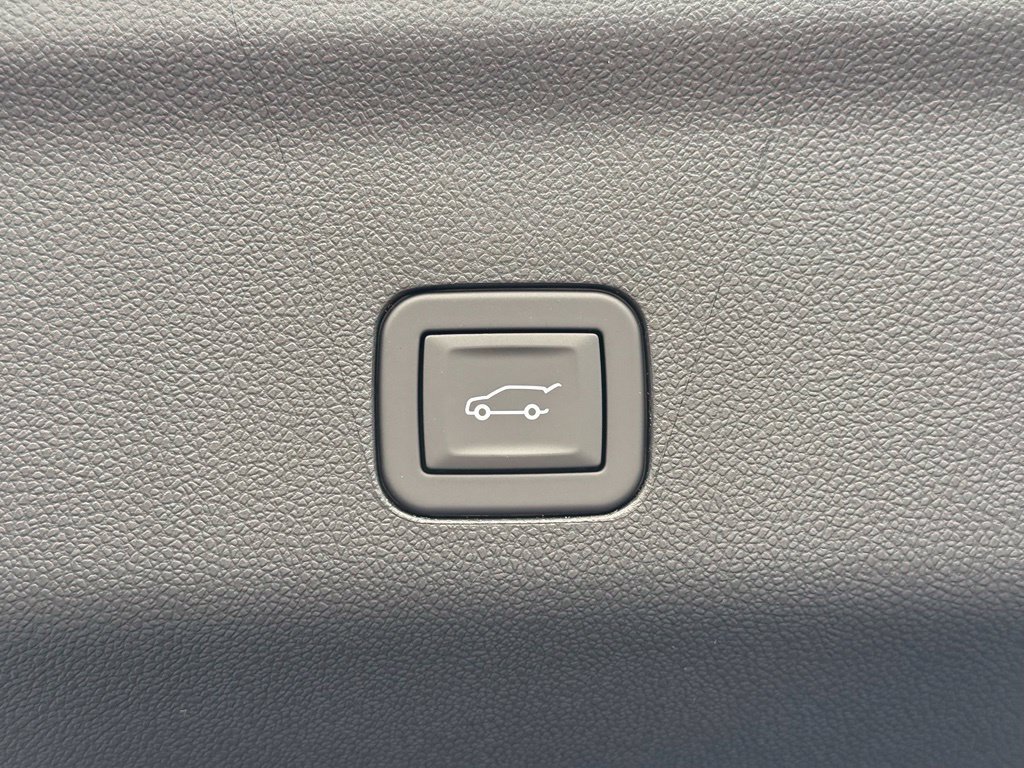 New 2026 Chevrolet Suburban LT w/ Comfort Package AWD/4WD image 7