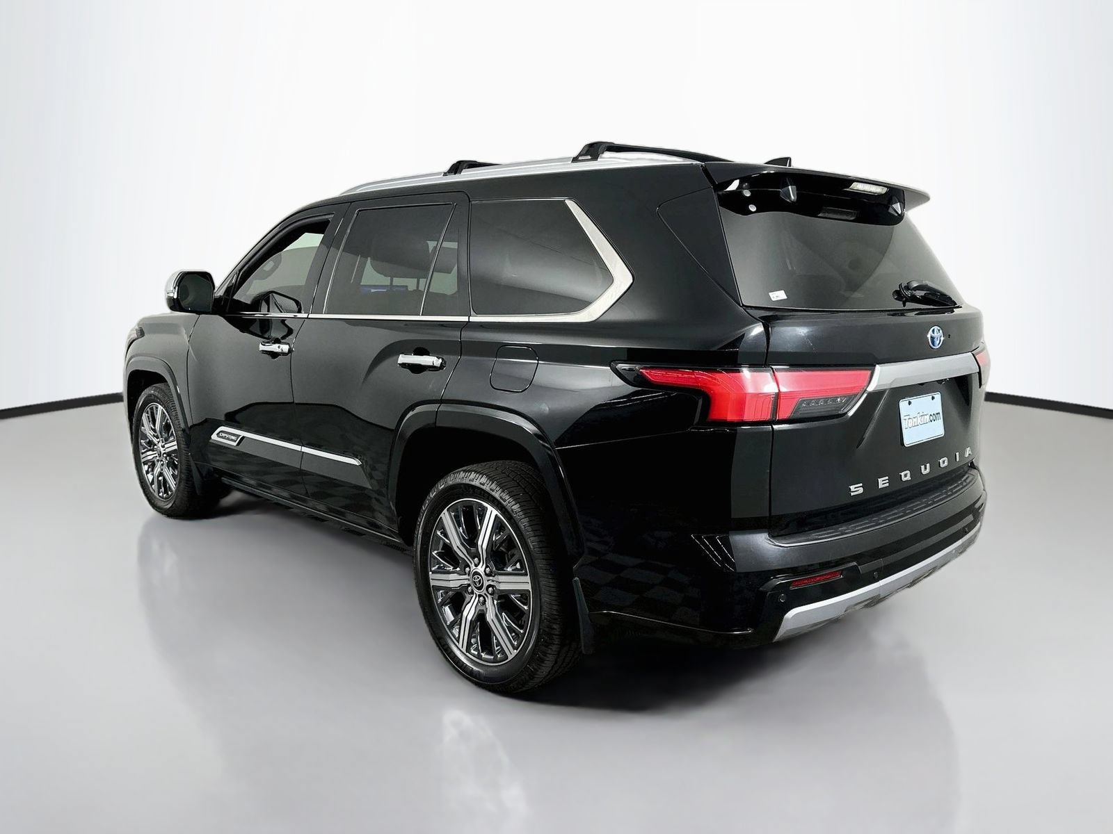 Certified 2023 Toyota Sequoia Capstone AWD/4WD image 5