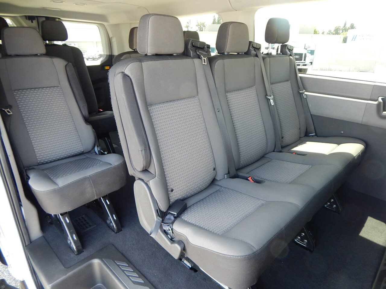 Used 2023 Ford Transit 350 XLT RWD image 4