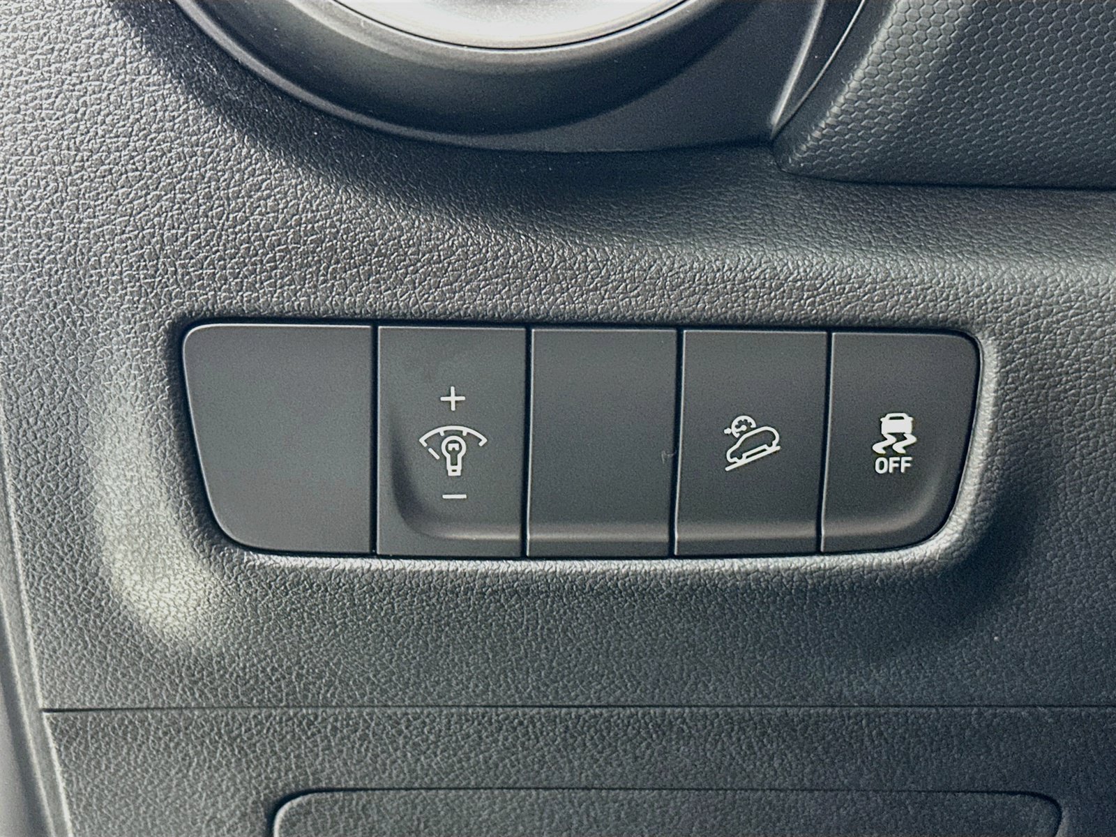 Used 2023 Hyundai Kona Limited FWD image 10