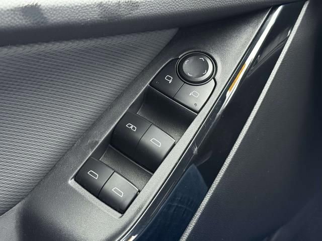 Used 2025 Chevrolet Equinox LT w/ Convenience Package II image 17