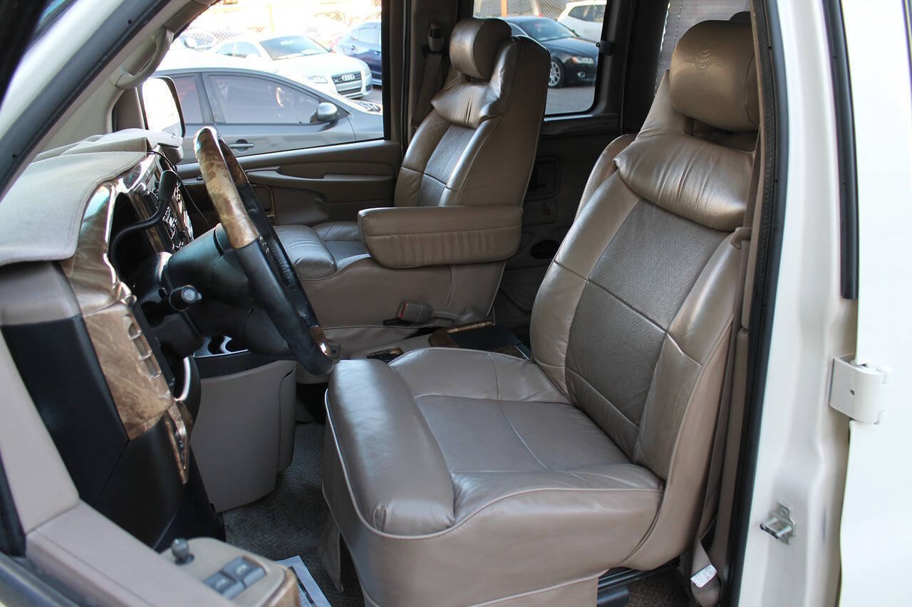 Used 2006 Chevrolet Express 1500 RWD image 21