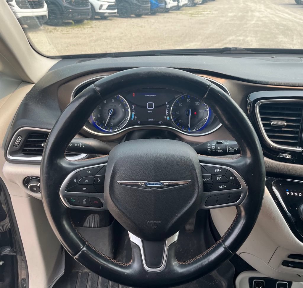 Used 2017 Chrysler Pacifica Touring-L Plus FWD image 25