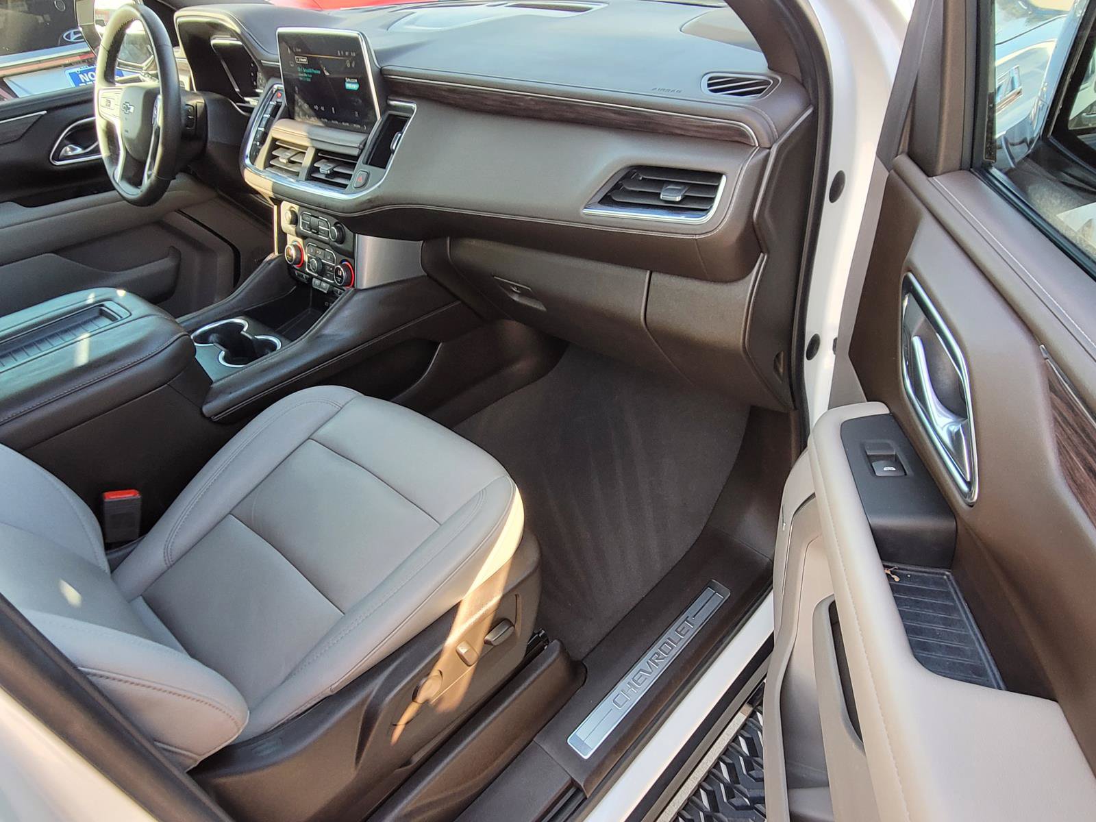 Used 2023 Chevrolet Tahoe Z71 w/ Luxury Package AWD/4WD image 24