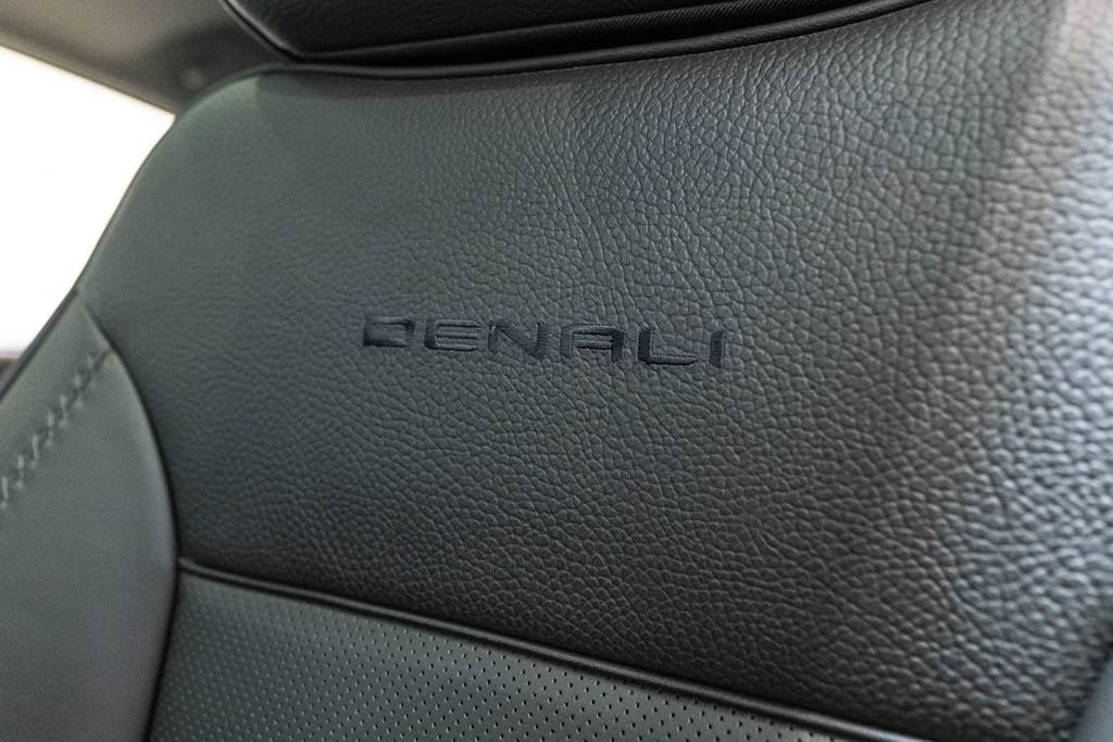 Used 2025 GMC Sierra 1500 Denali w/ Denali Carbonpro Edition AWD/4WD image 7