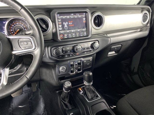 Used 2022 Jeep Wrangler Unlimited Sahara w/ Cold Weather Group AWD/4WD image 30