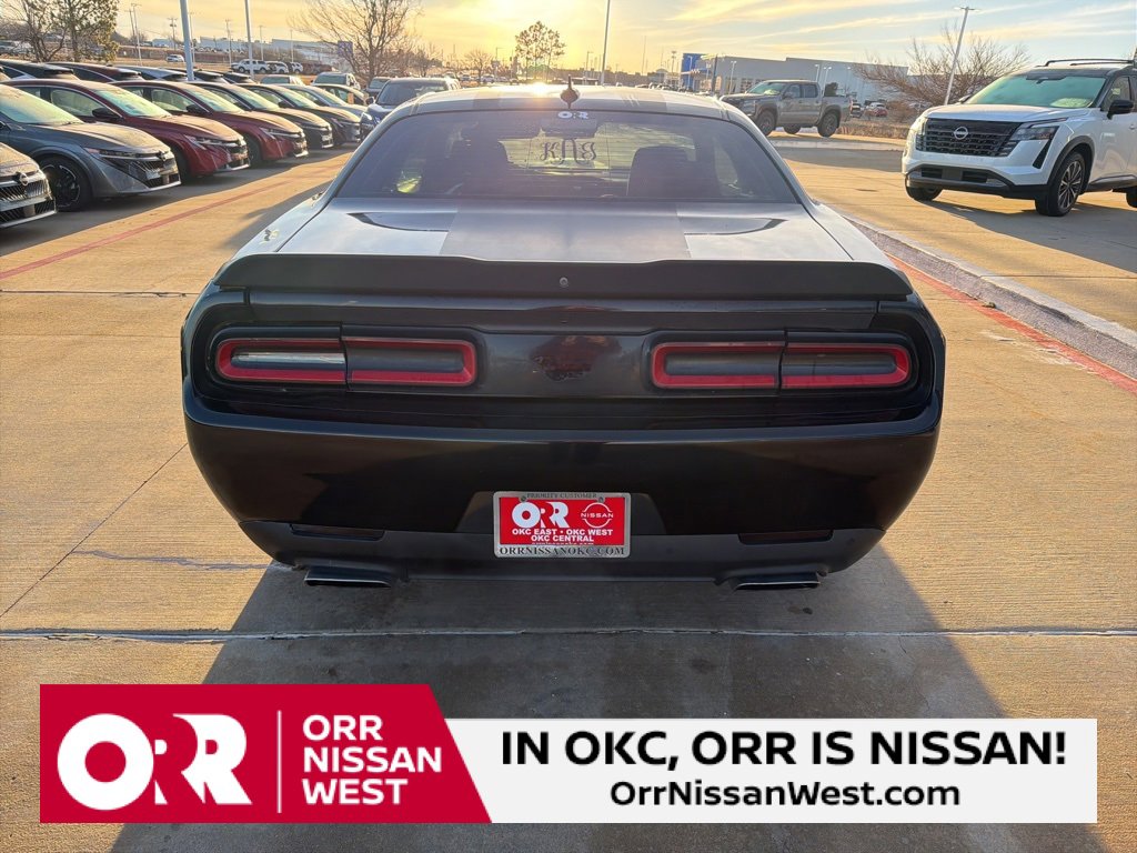 Used 2016 Dodge Challenger R/T image 4