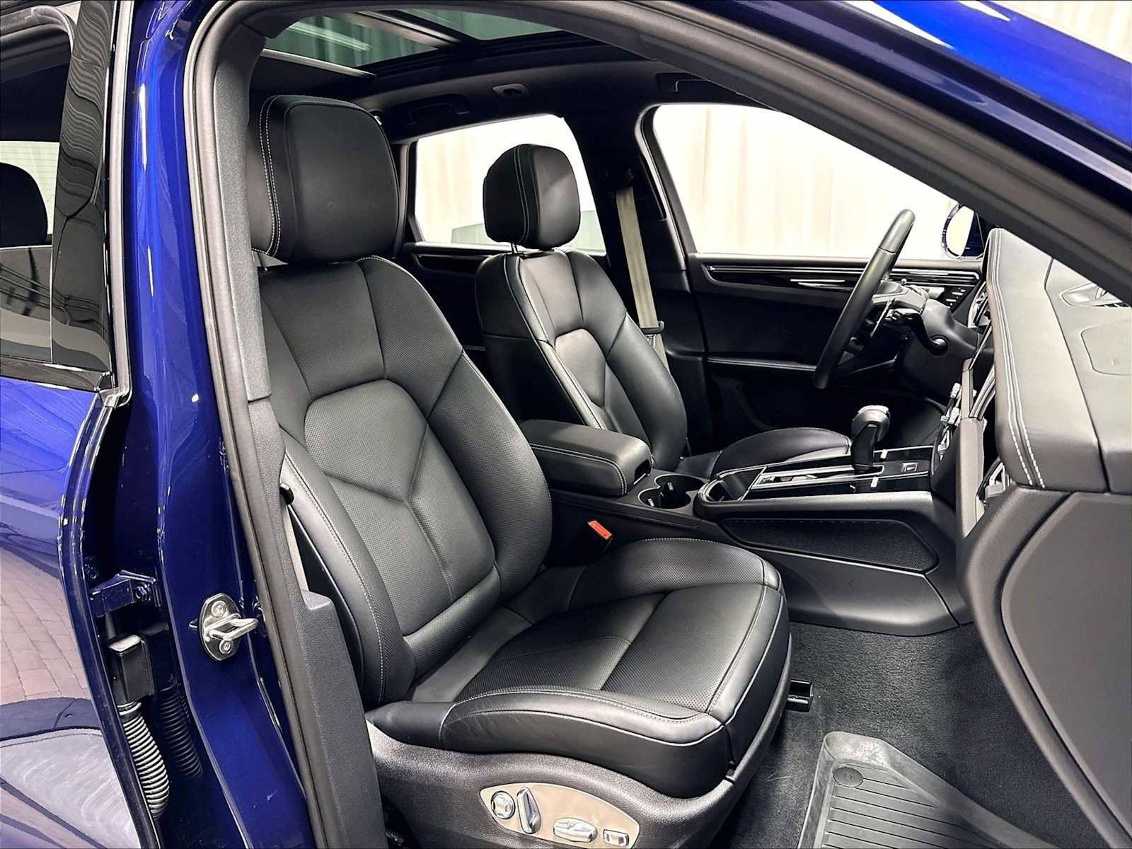 Used 2026 Porsche Macan AWD/4WD image 29