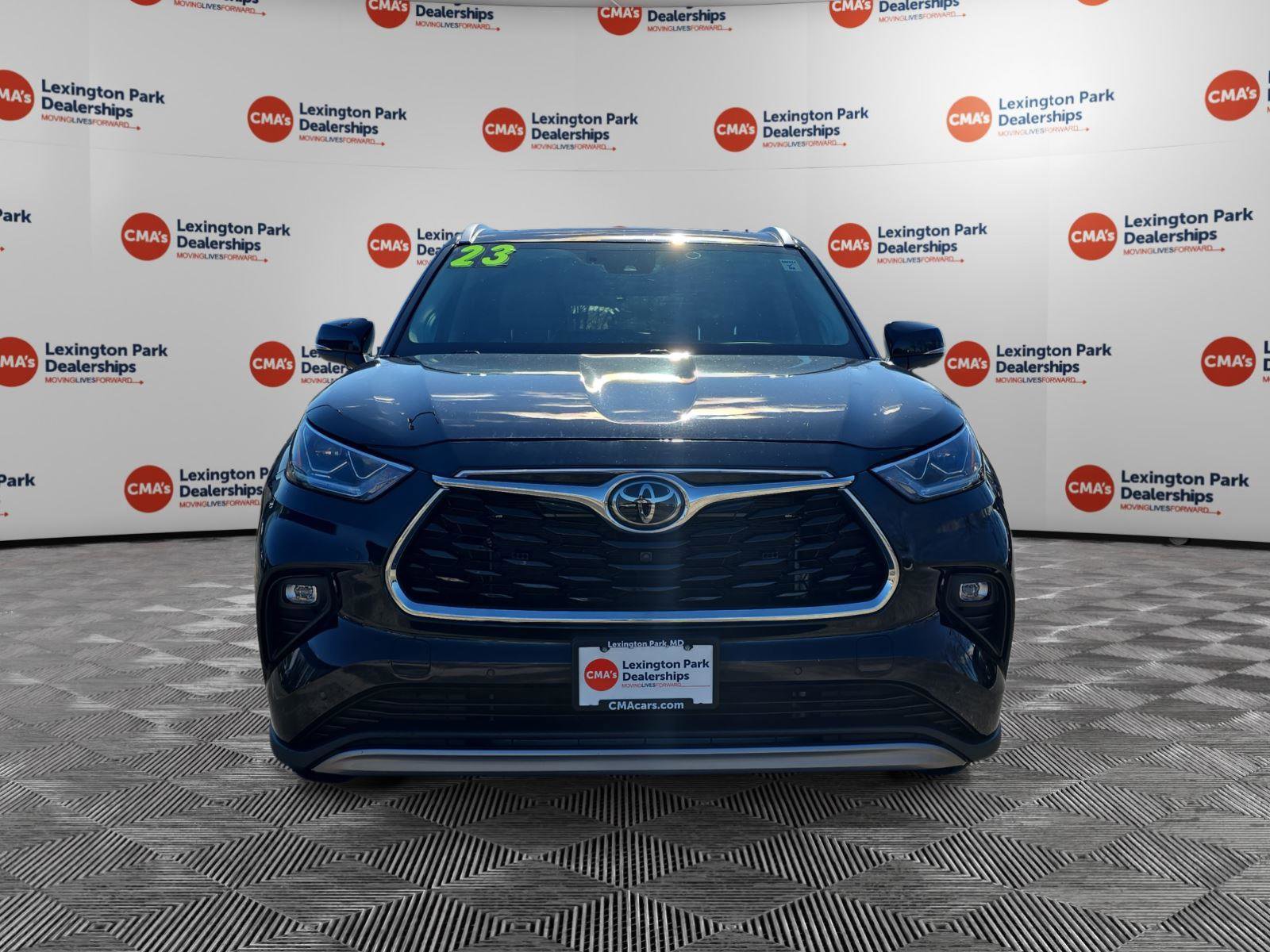 Used 2023 Toyota Highlander Platinum image 2