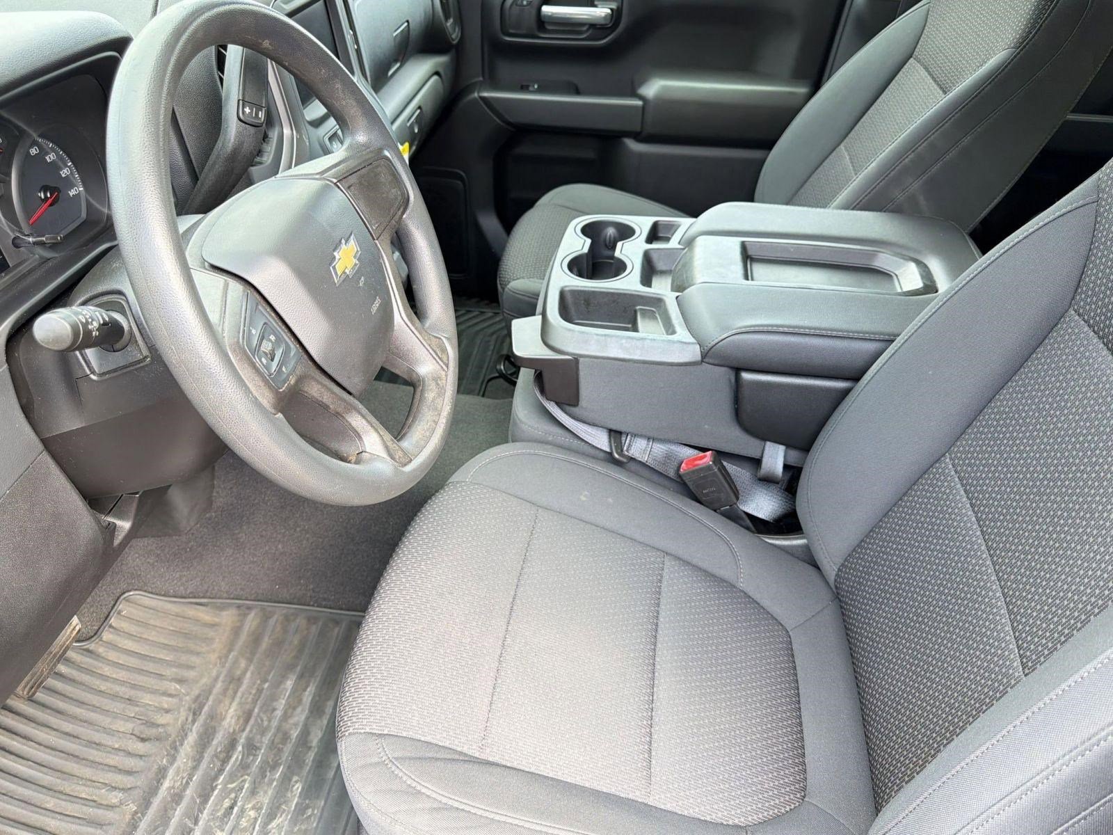 Used 2020 Chevrolet Silverado 1500 Custom w/ Custom Value Package image 4