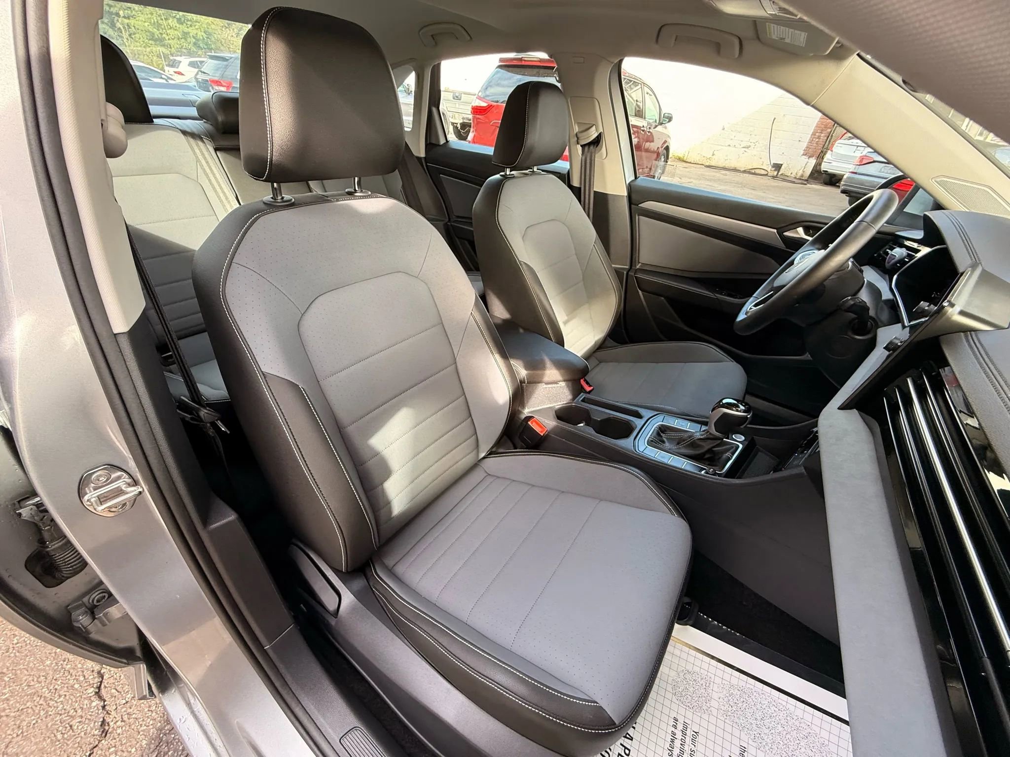 Used 2025 Volkswagen Jetta SE image 75