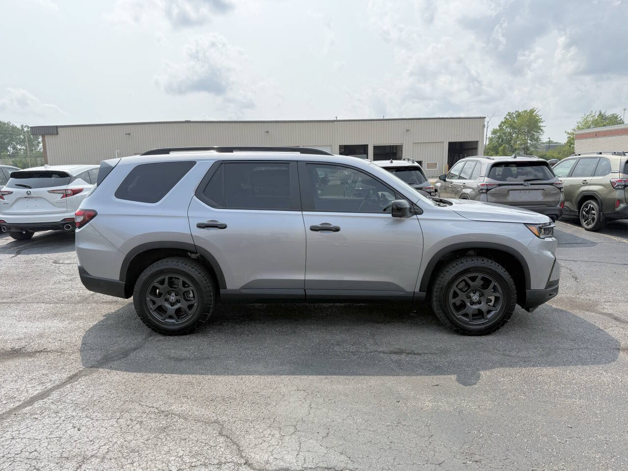 Used 2025 Honda Pilot TrailSport image 5