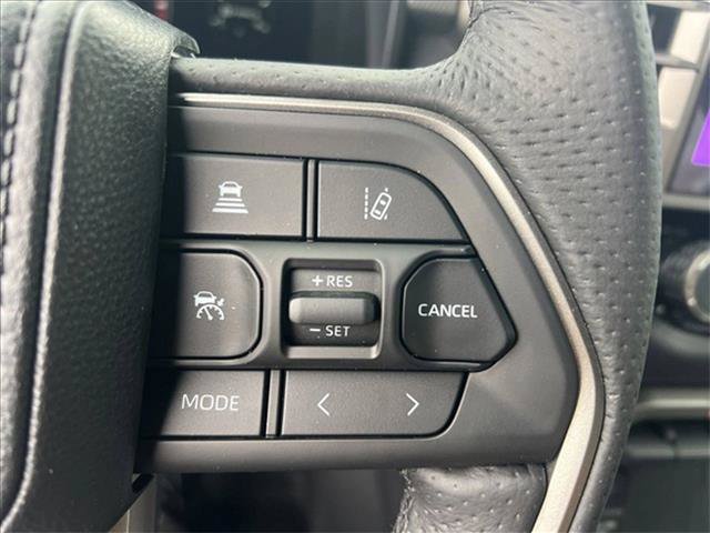 Used 2025 Toyota Tundra Limited AWD/4WD image 25
