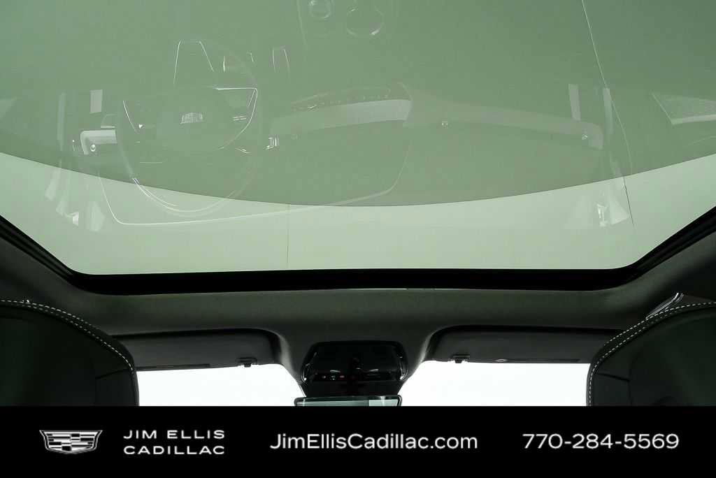 Certified 2025 Cadillac Optiq Luxury 2 w/ LPO, Floor Liner Package AWD/4WD image 19