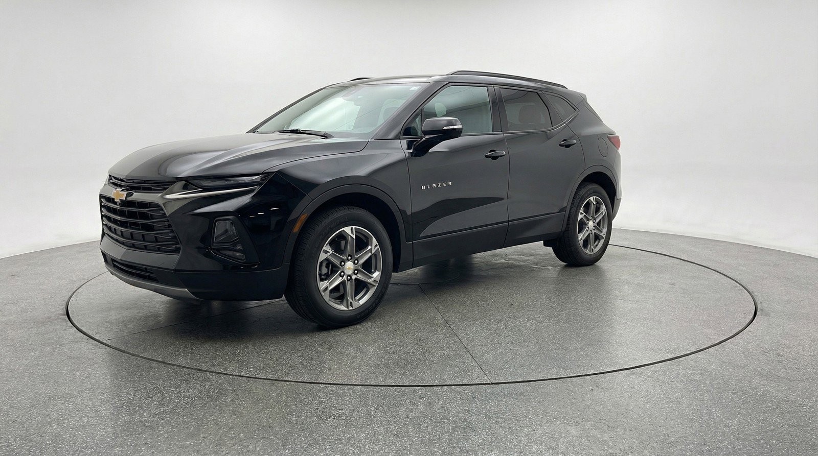 Used 2025 Chevrolet Blazer LT image 3