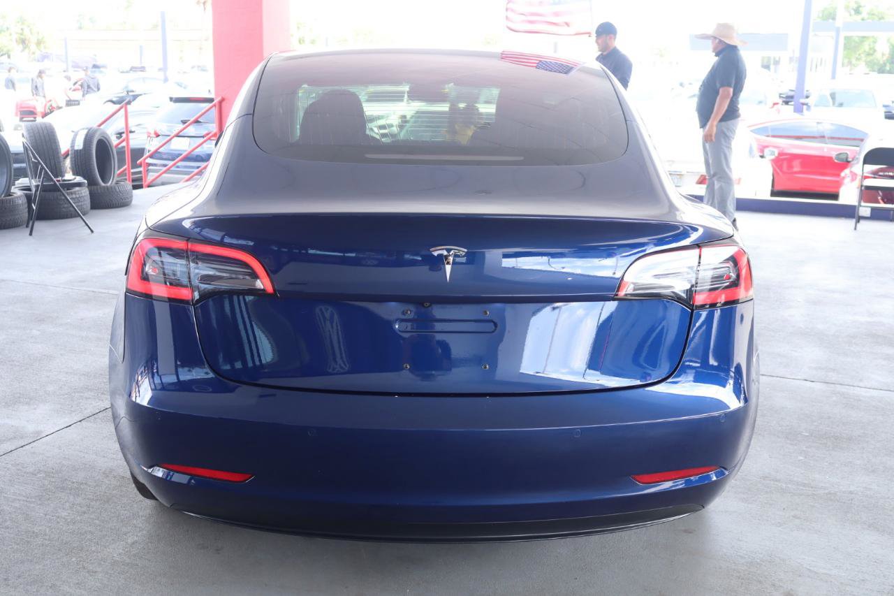 Used 2018 Tesla Model 3 Long Range RWD image 8