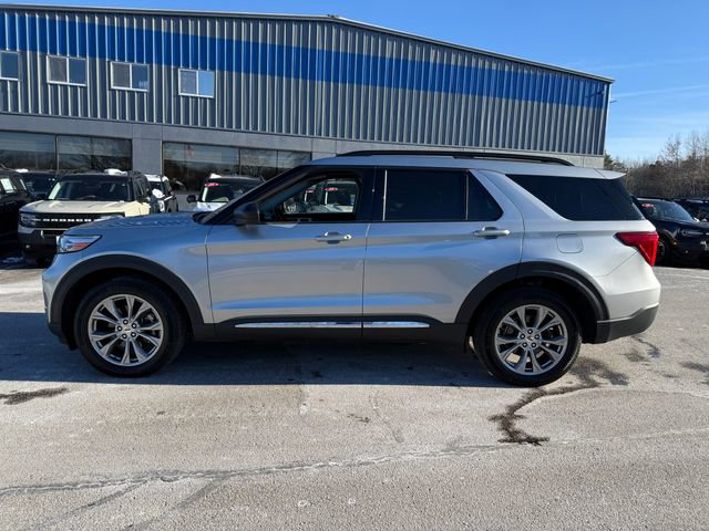 Used 2022 Ford Explorer XLT w/ Equipment Group 202A image 2
