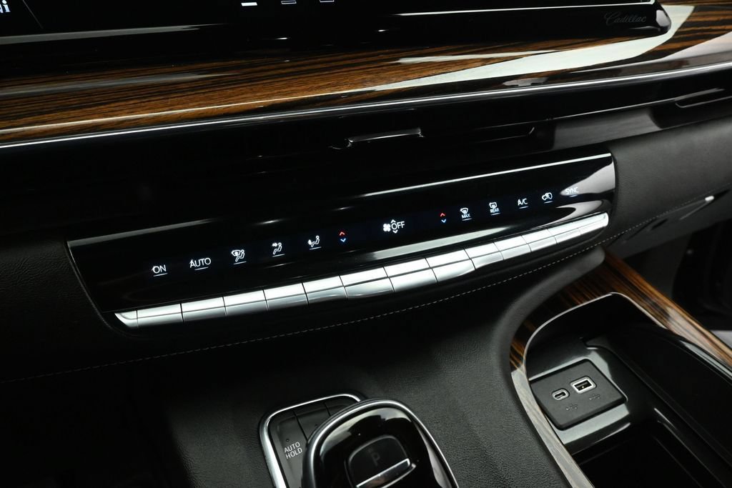 Used 2021 Cadillac Escalade ESV Luxury AWD/4WD image 16