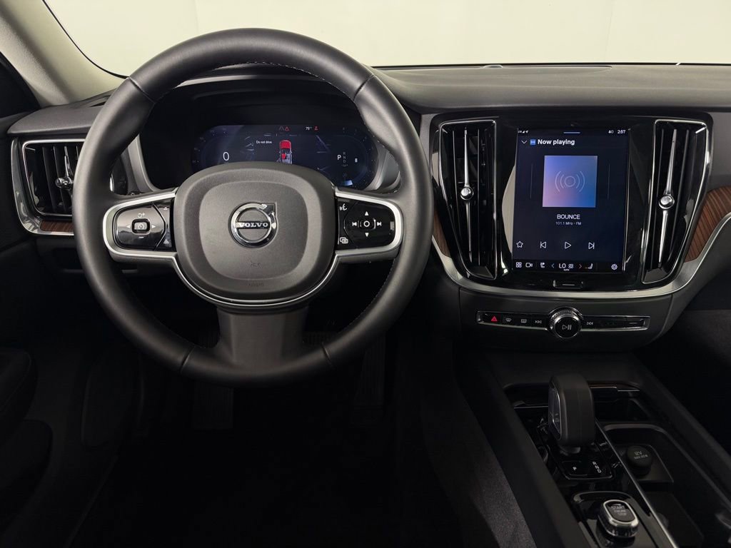 Used 2025 Volvo V60 B5 Cross Country Plus image 14