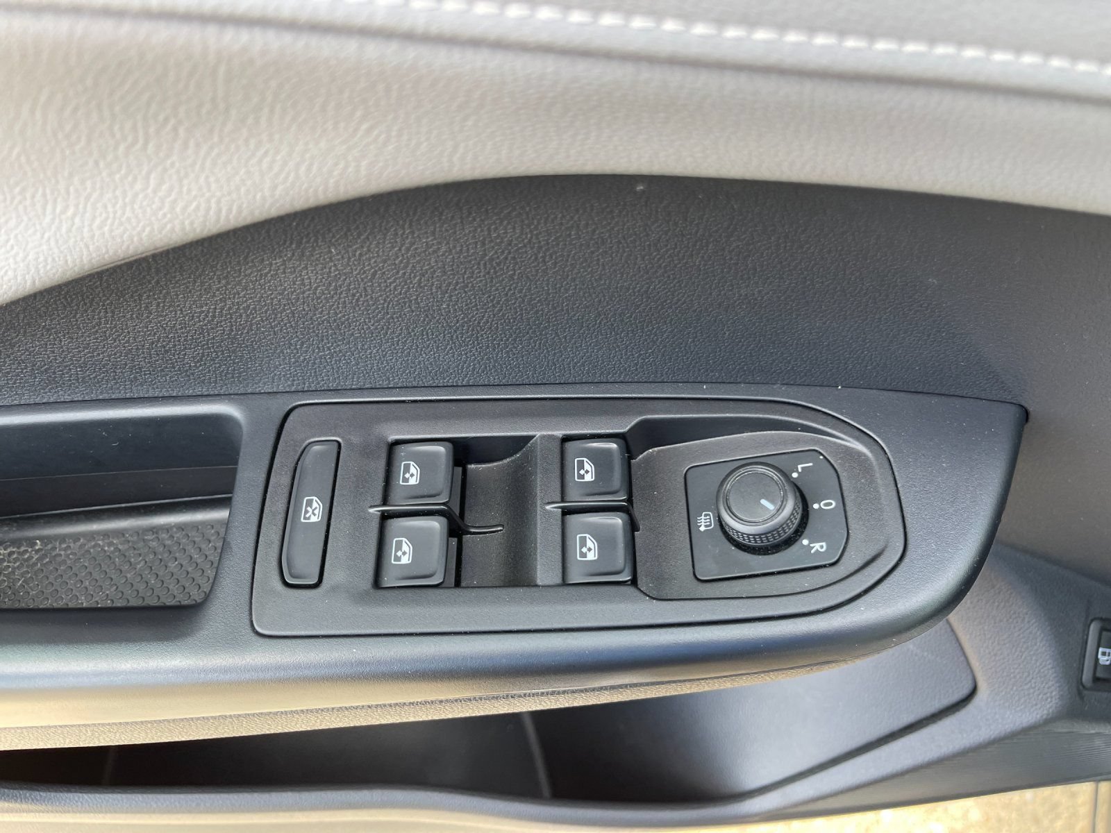 Used 2024 Volkswagen Taos SE AWD/4WD image 12